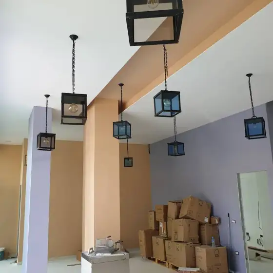 Ndriçim i montuar në një ambient të brendshëm