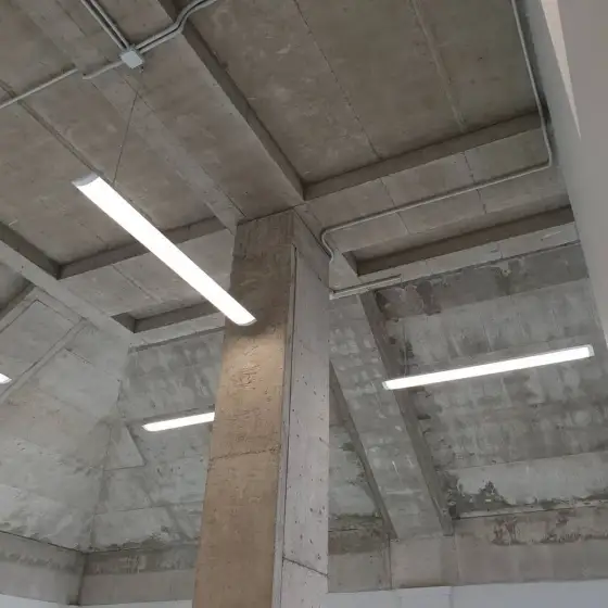 Ndriçim i montuar në një ambient të brendshëm