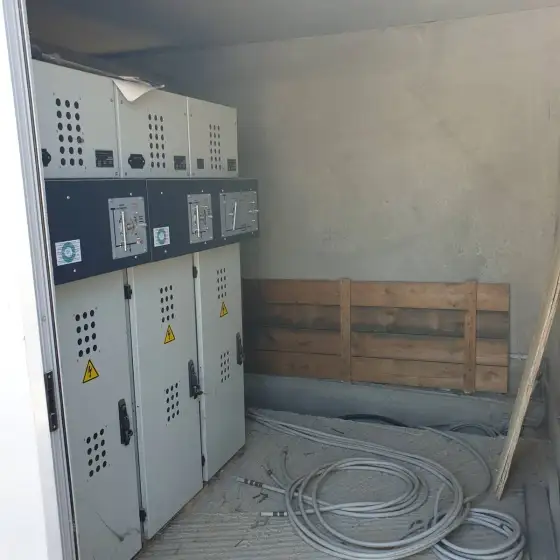 Panel elektrik me siguresa dhe pajisje mbrojtjeje