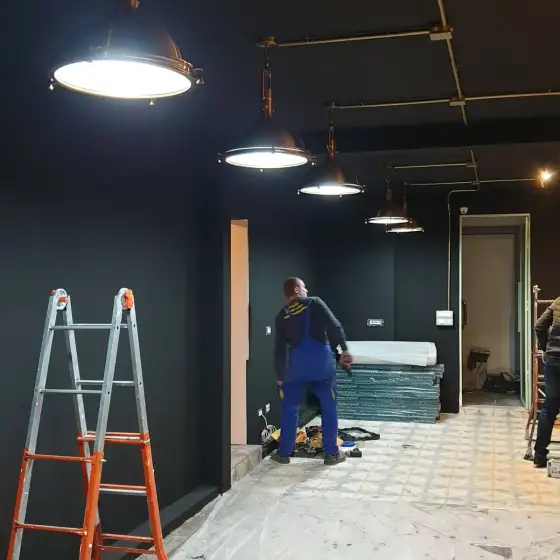 Ndriçim i montuar në një ambient të brendshëm