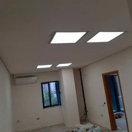 Ndriçim i montuar në një ambient të brendshëm