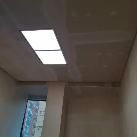Ndriçim i montuar në një ambient të brendshëm