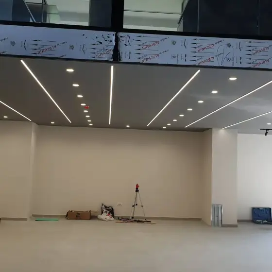 Ndriçim i montuar në një ambient të brendshëm