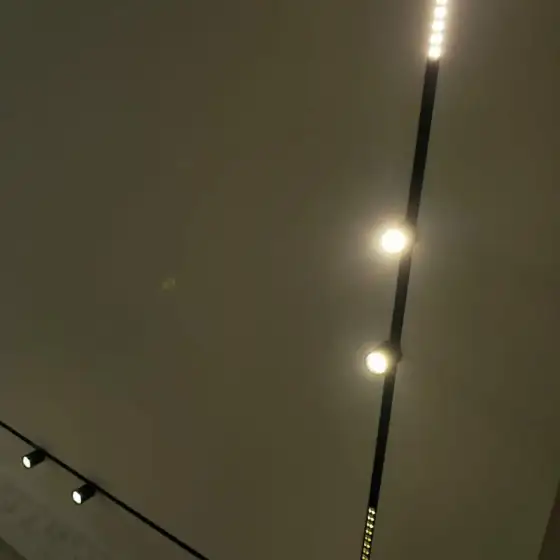 Ndriçim i montuar në një ambient të brendshëm