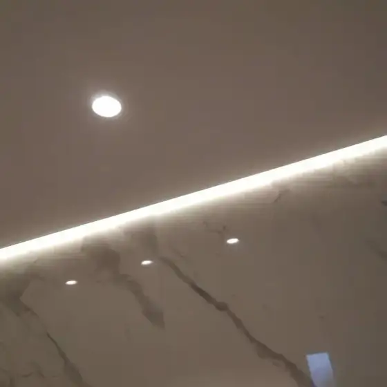 Ndriçim i montuar në një ambient të brendshëm
