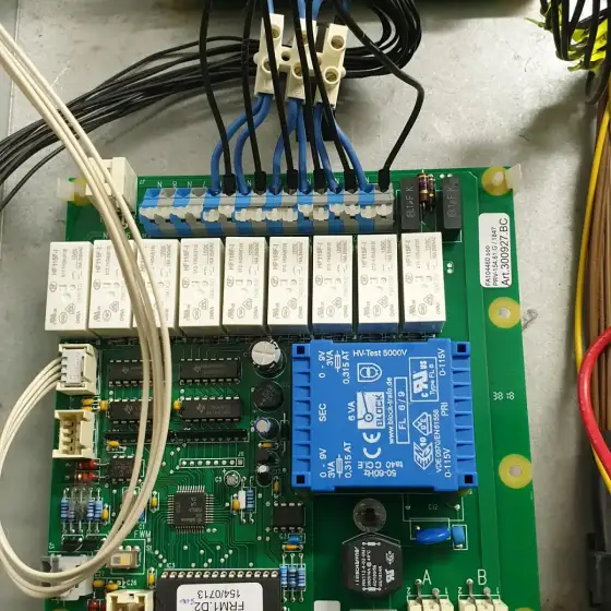 Panel elektrik me siguresa dhe pajisje mbrojtjeje