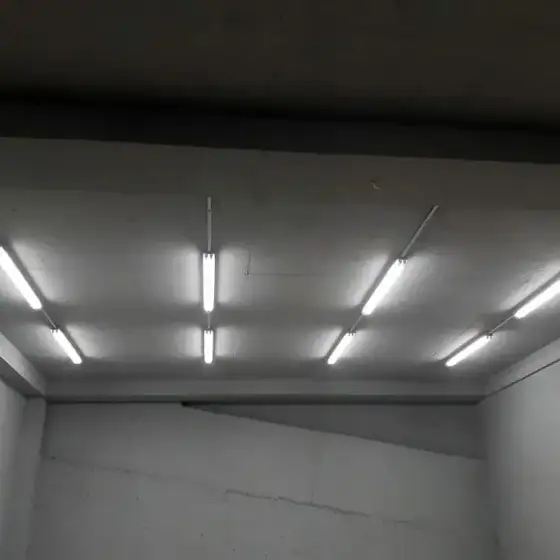 Ndriçim i montuar në një ambient të brendshëm