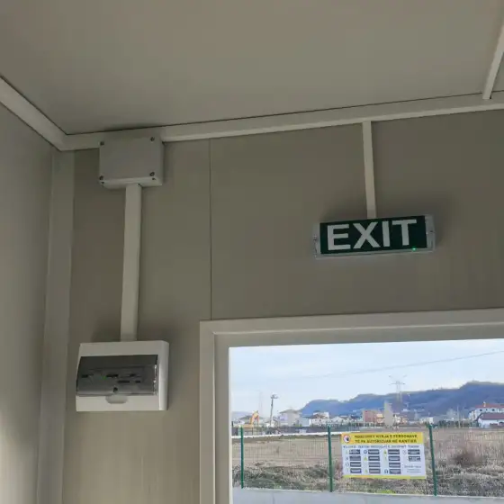 Panel elektrik me siguresa dhe pajisje mbrojtjeje