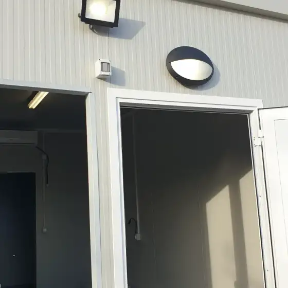 Ndriçim i montuar në një ambient të brendshëm
