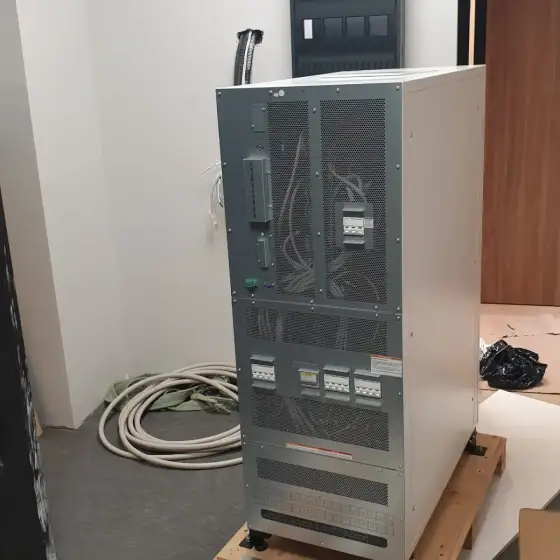 Panel elektrik me siguresa dhe pajisje mbrojtjeje