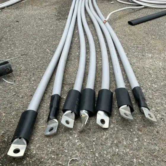 Kabllo dhe tuba elektrikë të vendosur në ndërtesë, para mbylljes së mureve ose dyshemesë