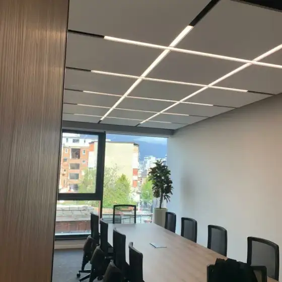Ndriçim i montuar në një ambient të brendshëm