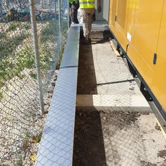 Kabllo dhe tuba elektrikë të vendosur në ndërtesë, para mbylljes së mureve ose dyshemesë