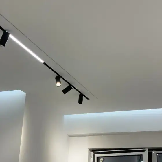 Ndriçim i montuar në një ambient të brendshëm