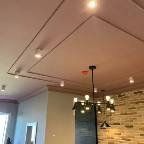 Ndriçim i montuar në një ambient të brendshëm