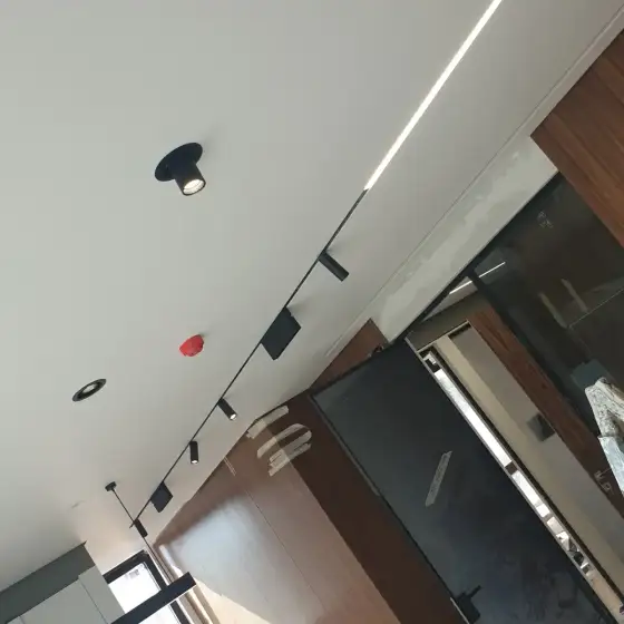 Ndriçim i montuar në një ambient të brendshëm