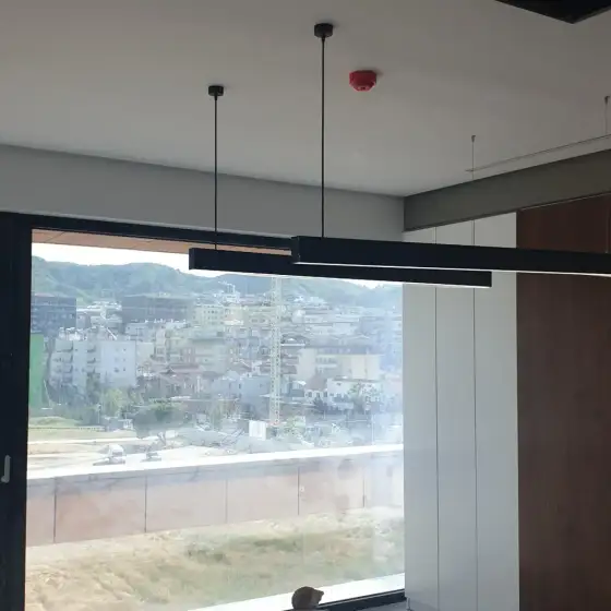 Ndriçim i montuar në një ambient të brendshëm