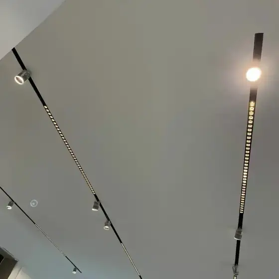 Ndriçim i montuar në një ambient të brendshëm