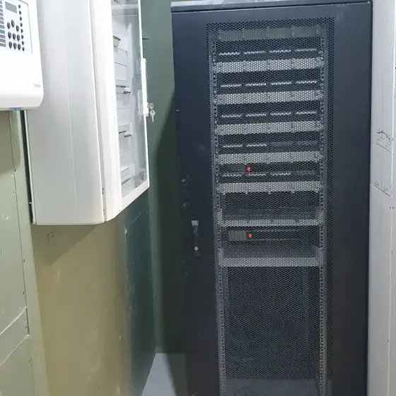 Panel elektrik me siguresa dhe pajisje mbrojtjeje