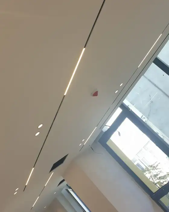 Ndriçim i montuar në një ambient të brendshëm