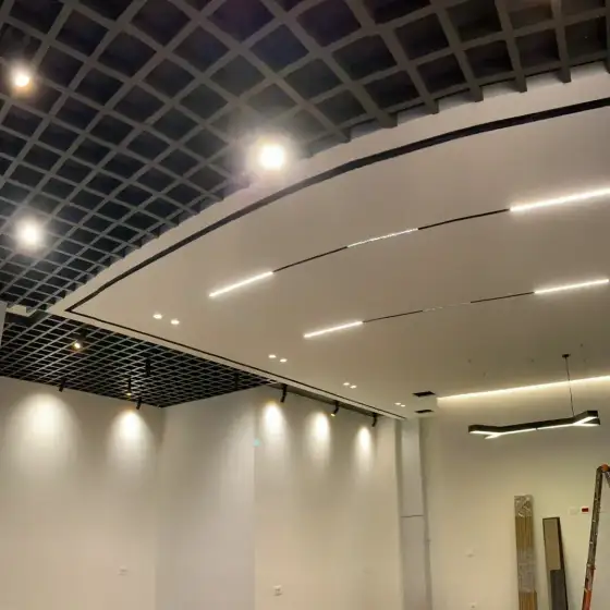 Ndriçim i montuar në një ambient të brendshëm