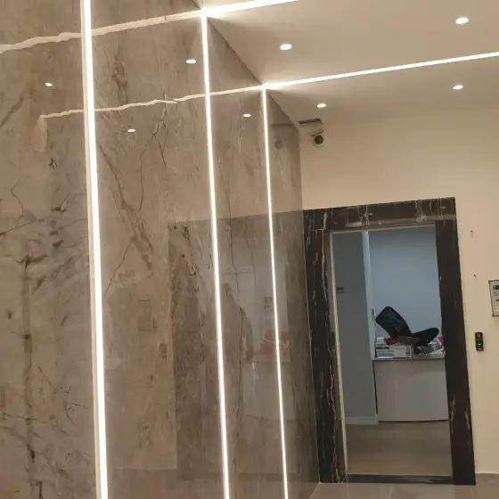 Ndriçim i montuar në një ambient të brendshëm