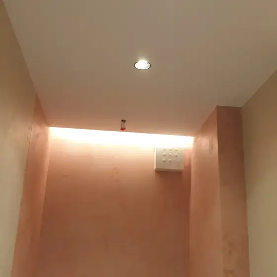 Ndriçim i montuar në një ambient të brendshëm