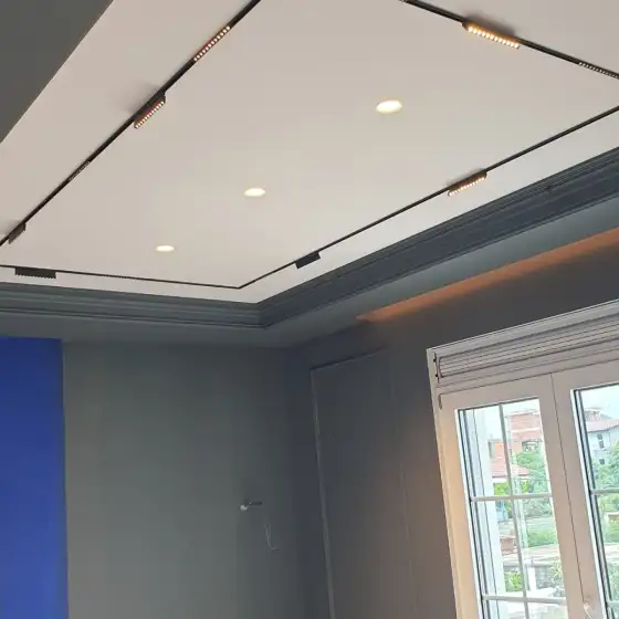 Ndriçim i montuar në një ambient të brendshëm