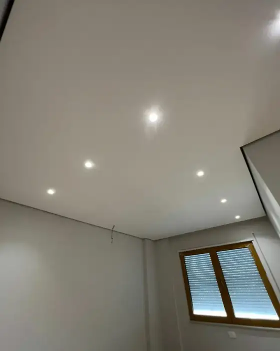 Ndriçim i montuar në një ambient të brendshëm