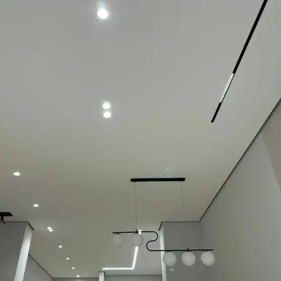 Ndriçim i montuar në një ambient të brendshëm