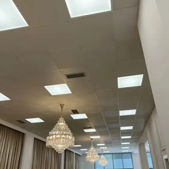 Ndriçim i montuar në një ambient të brendshëm