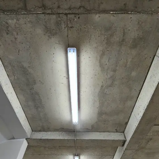 Ndriçim i montuar në një ambient të brendshëm