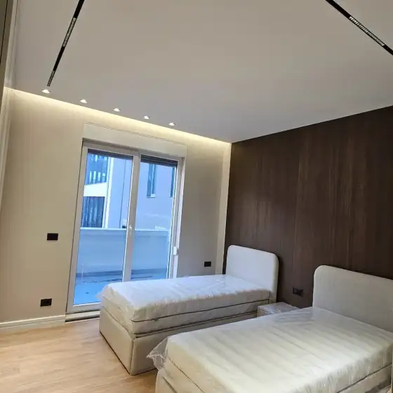 Ndriçim i montuar në një ambient të brendshëm